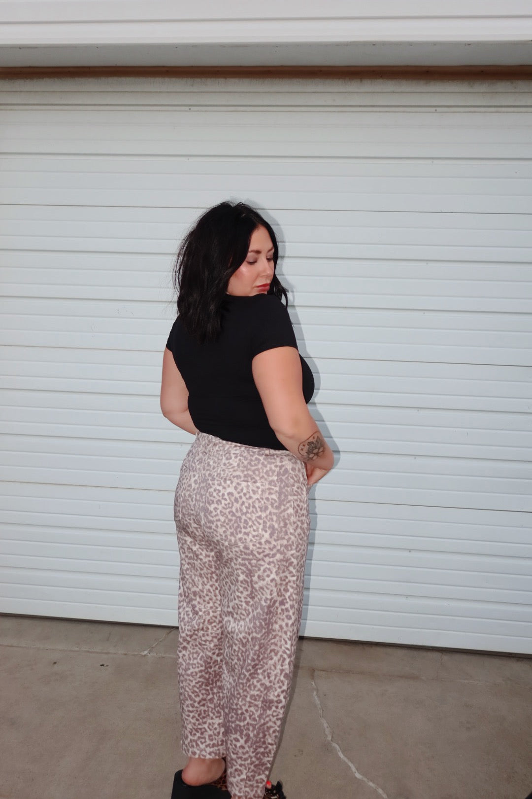 DENIM ON THE PROWL BARREL JEANS